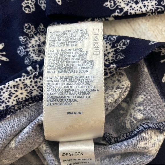NAUTICA Women’s Navy & White Snowflake Pajama Top Flannel Winter Size Large - Picture 7 of 8